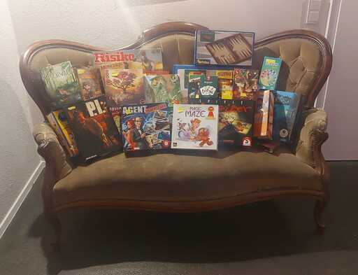 Sofa voller Spiele im Murx