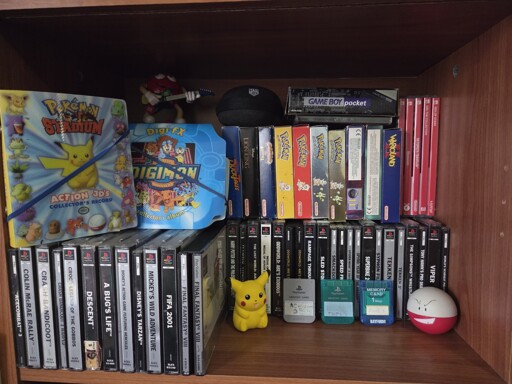My small retro/gaming shelf